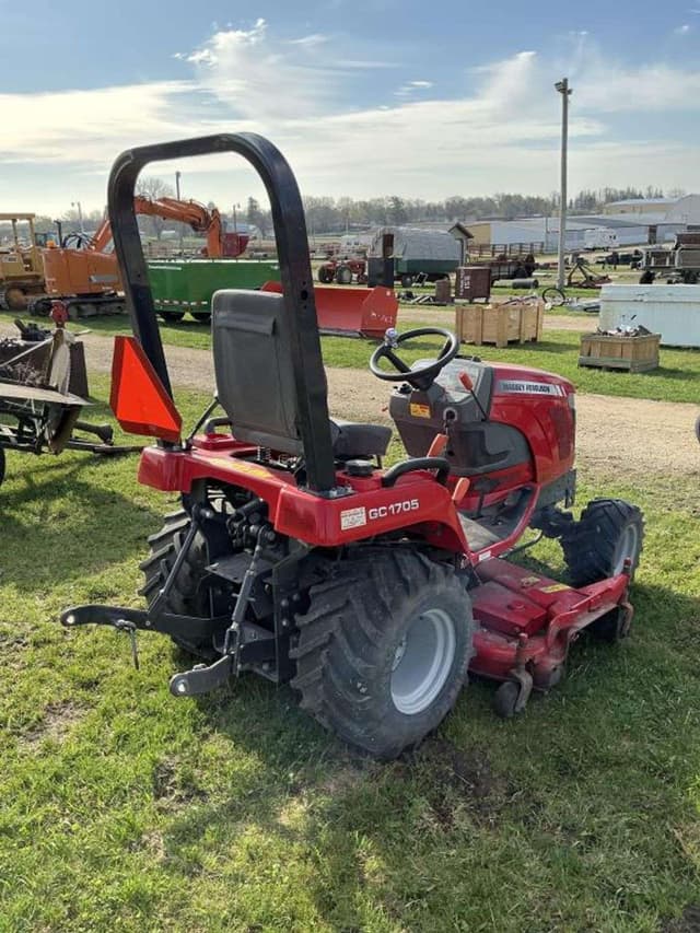 Image of Massey Ferguson GC1705 equipment image 4