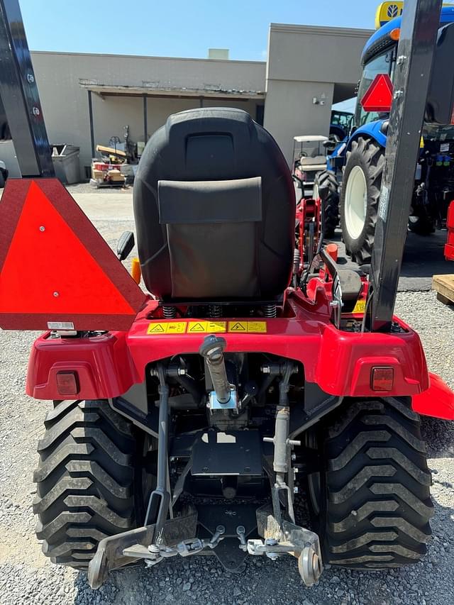 Image of Massey Ferguson GC1723 equipment image 4