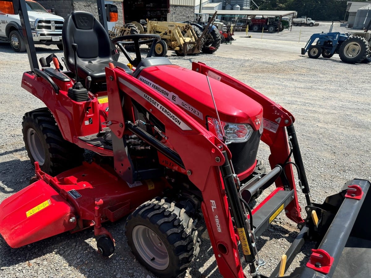 2022 Massey Ferguson GC1723 Equipment Image0