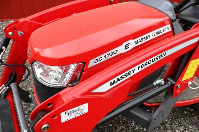 Image of Massey Ferguson GC1723 equipment image 2