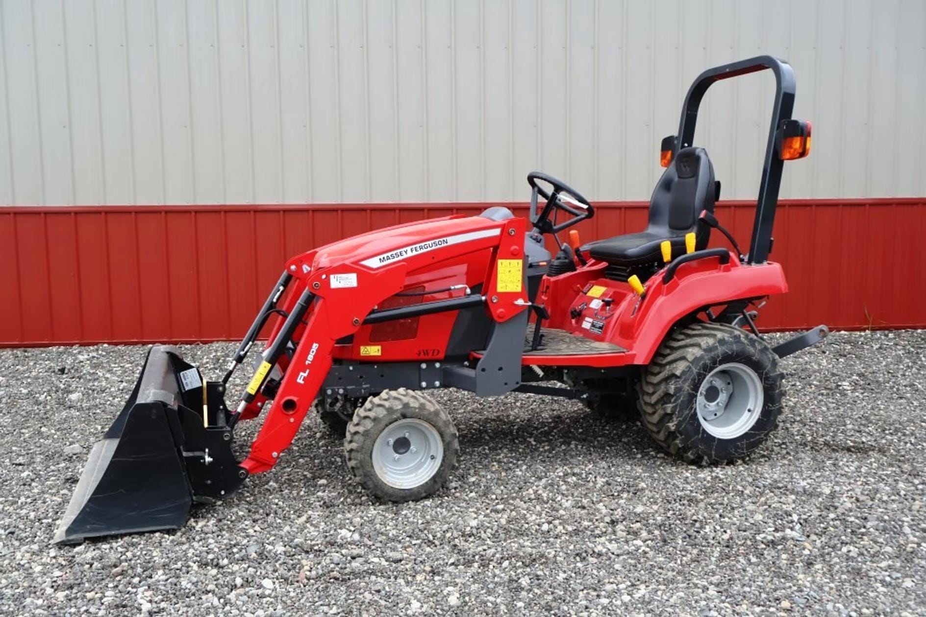 Massey Ferguson GC1723 Equipment Image0