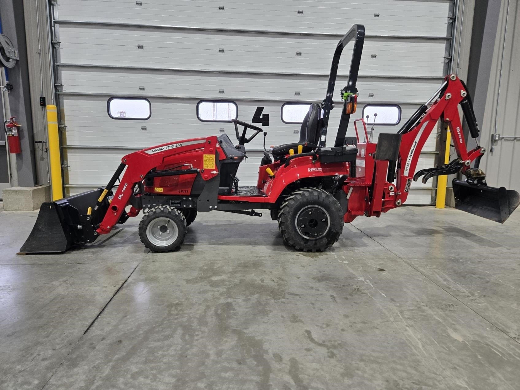 2024 Massey Ferguson GC1723E Equipment Image0