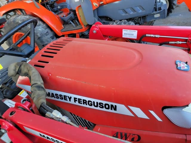 Image of Massey Ferguson GC2300 equipment image 4