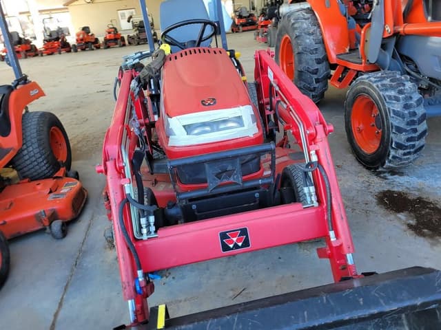 Image of Massey Ferguson GC2300 equipment image 2
