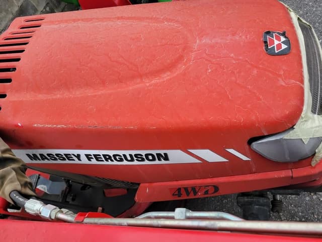 Image of Massey Ferguson GC2300 equipment image 4