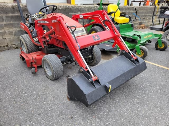Image of Massey Ferguson GC2300 equipment image 2