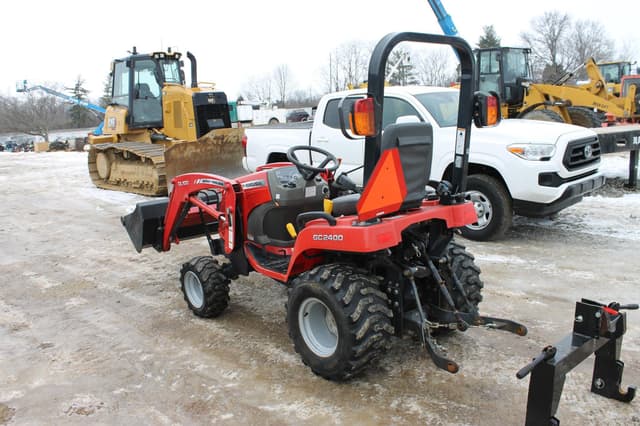 Image of Massey Ferguson GC2400 equipment image 2