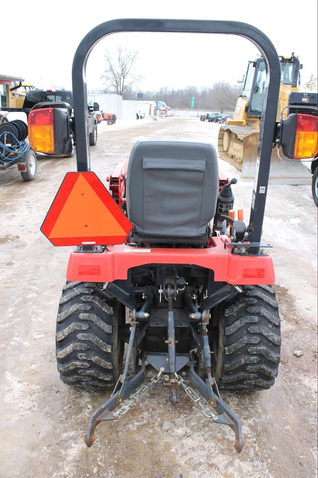 Image of Massey Ferguson GC2400 equipment image 3
