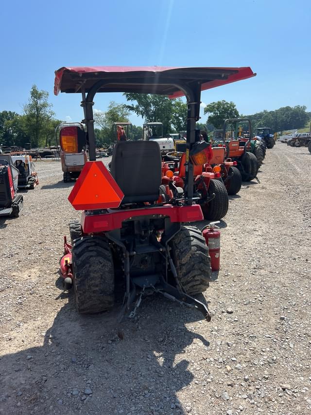 Image of Massey Ferguson GC2400 equipment image 2