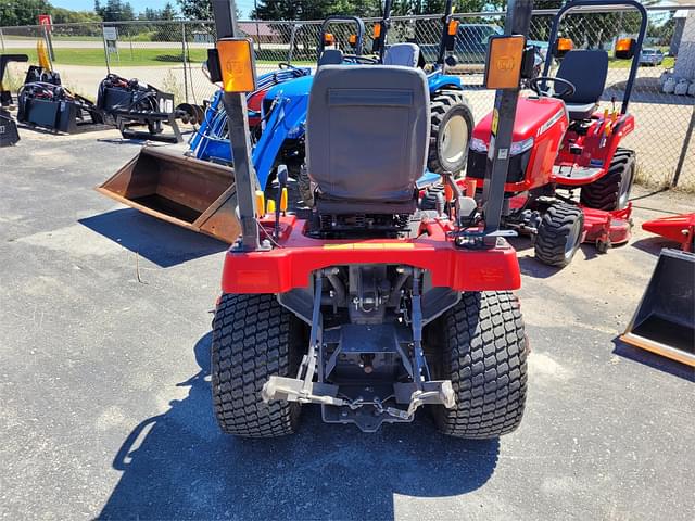 Image of Massey Ferguson GC2400 equipment image 2