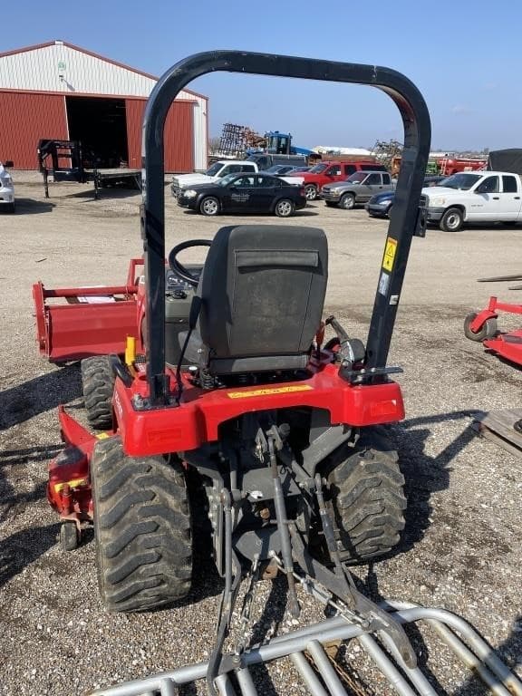 Image of Massey Ferguson GC2400 equipment image 2