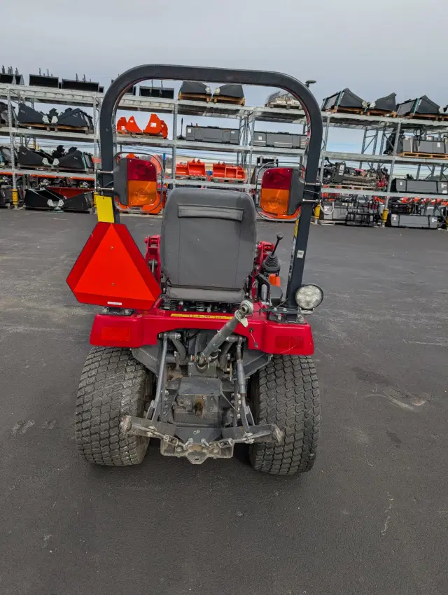 Image of Massey Ferguson GC2600 equipment image 3