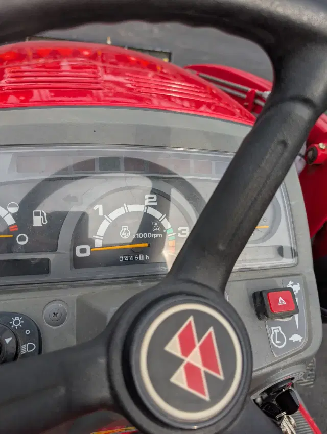 Image of Massey Ferguson GC2600 equipment image 2