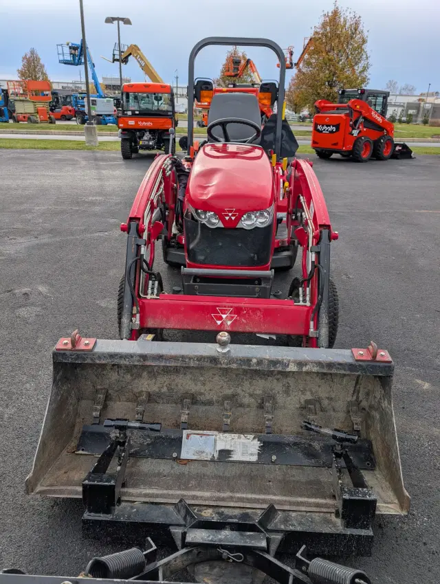 Image of Massey Ferguson GC2600 equipment image 4