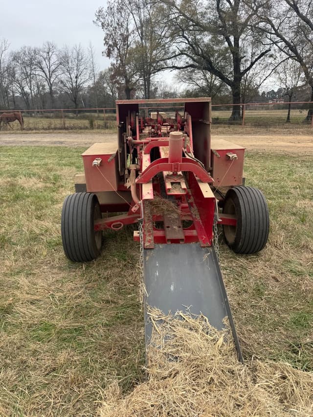 Image of Massey Ferguson Hesston 1839 equipment image 2