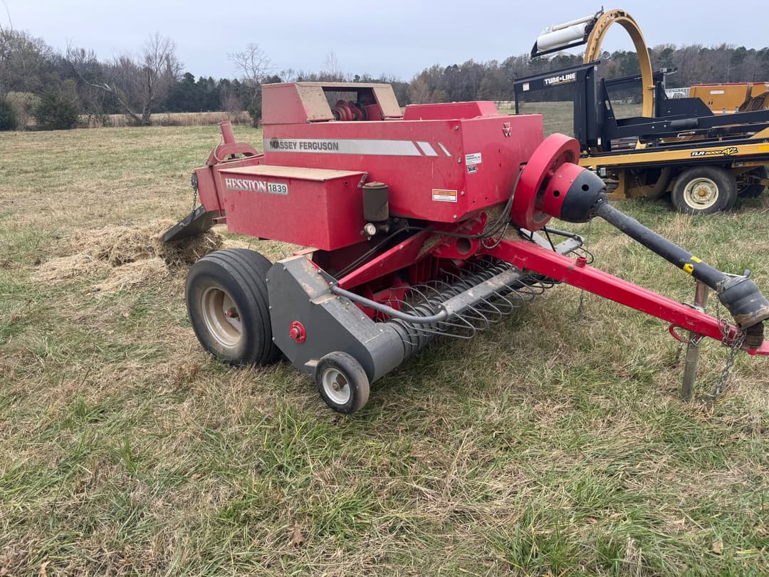 Image of Massey Ferguson Hesston 1839 Primary image