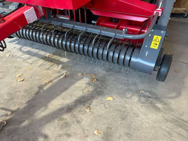 Image of Massey Ferguson 1840 equipment image 4