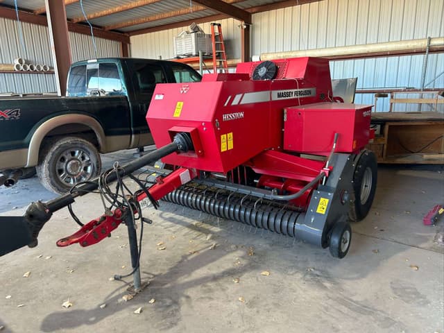 Image of Massey Ferguson 1840 equipment image 3