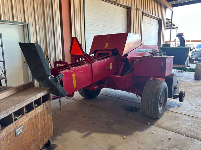 Image of Massey Ferguson 1840 equipment image 2