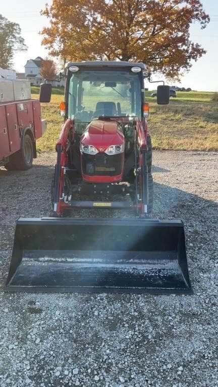 Image of Massey Ferguson 1835M equipment image 3