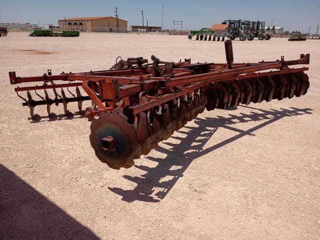 Image of Massey Ferguson 520 equipment image 1