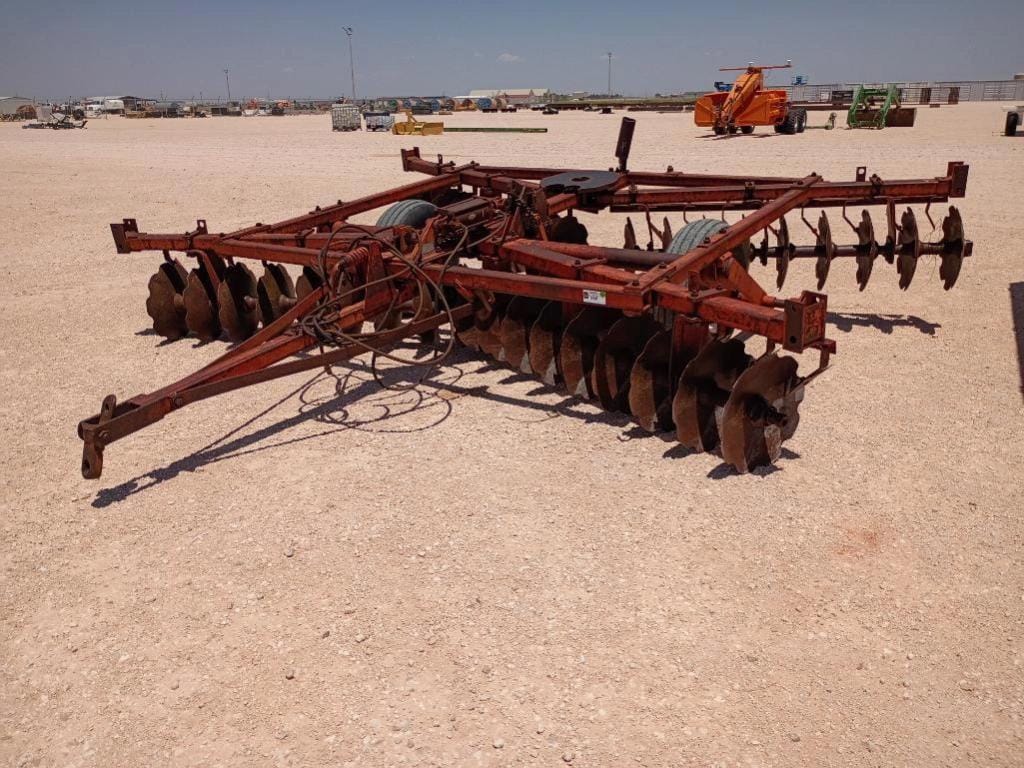 Massey Ferguson 520 Equipment Image0