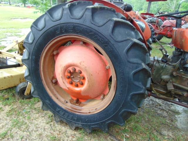 Image of Massey Ferguson 135 equipment image 4