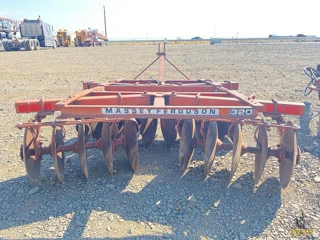 Image of Massey Ferguson 320 equipment image 2