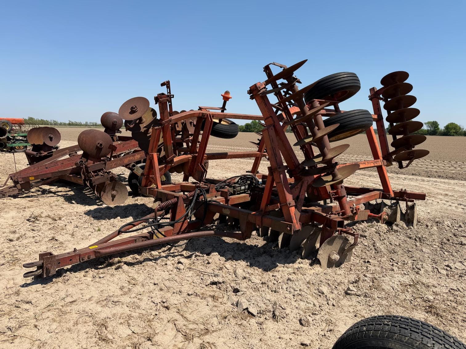 Massey Ferguson 820 Equipment Image0