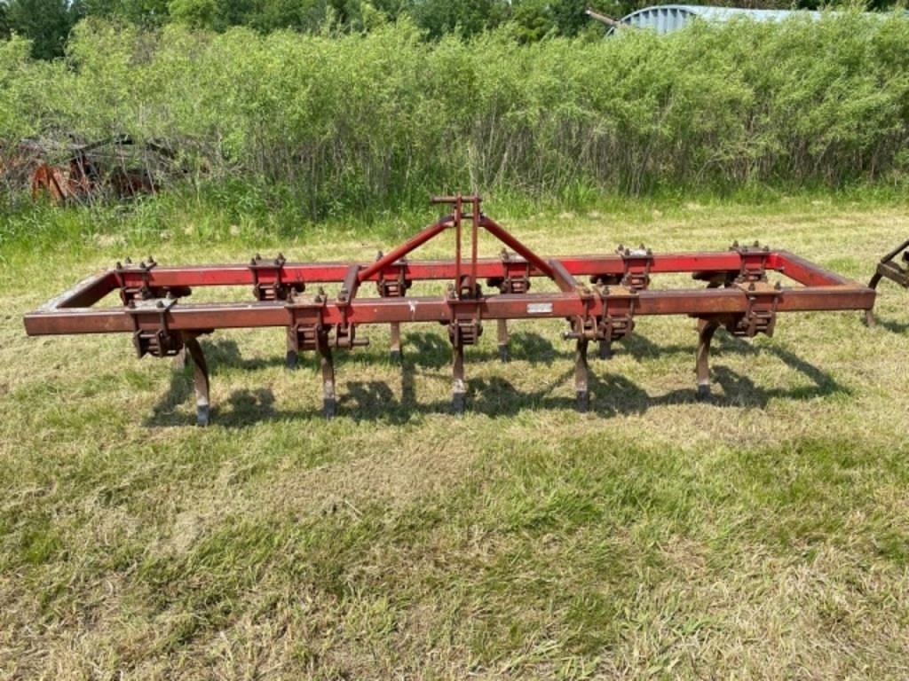 Image of Massey Ferguson 126 Primary image