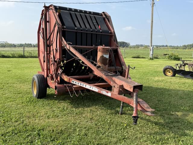 Image of Massey Ferguson 560 equipment image 4