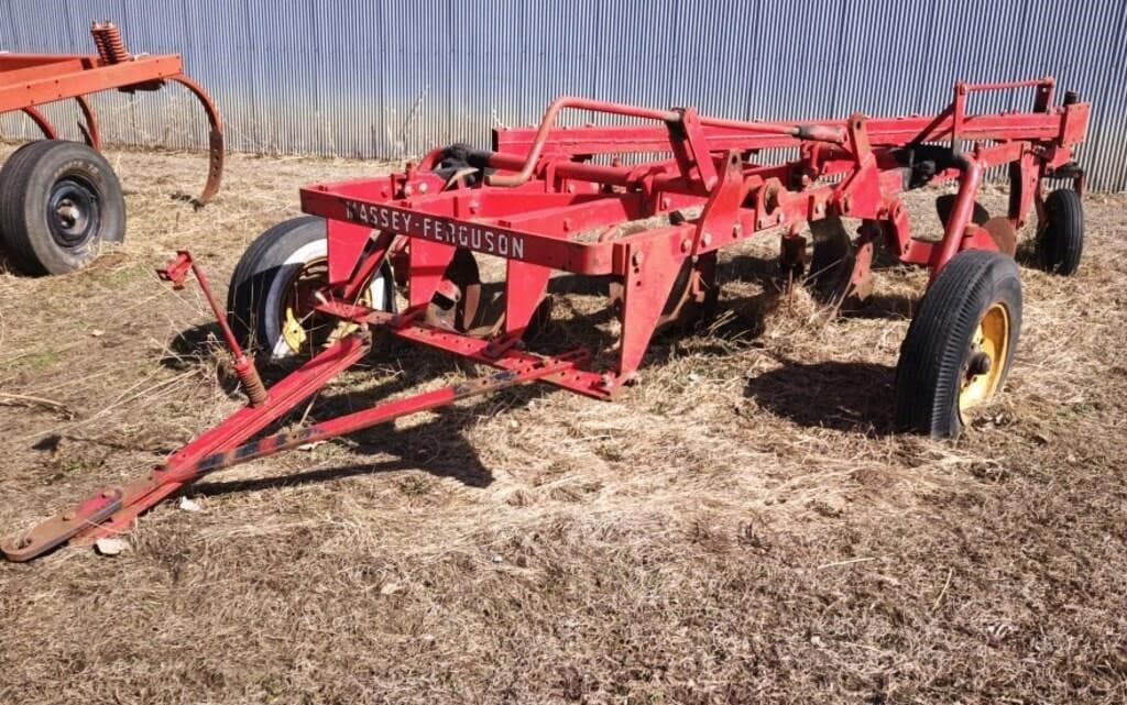 Image of Massey Ferguson 84 Primary image