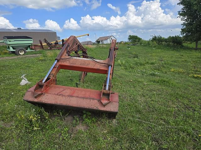 Image of Massey Ferguson MF246 equipment image 1