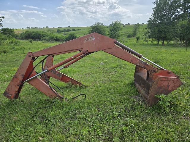 Image of Massey Ferguson MF246 equipment image 2