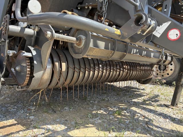 Image of Massey Ferguson RB4180V equipment image 2
