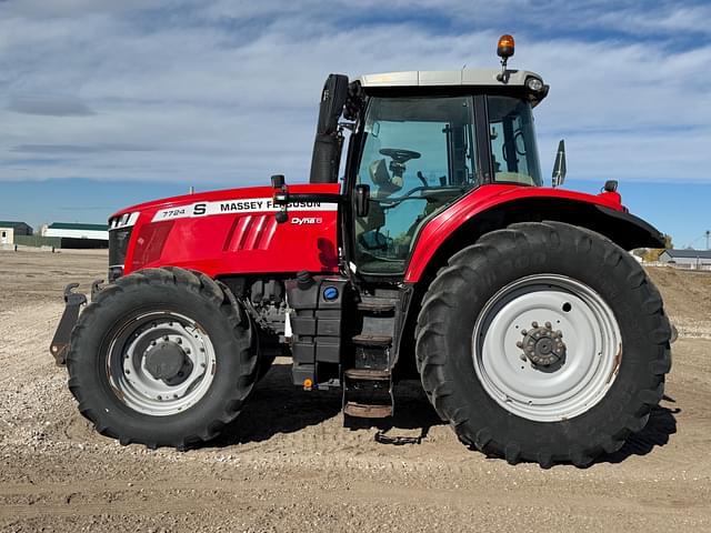 Image of Massey Ferguson 7724S equipment image 3