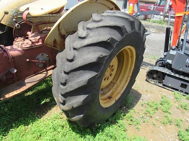 Image of Massey Ferguson TO-35 equipment image 4