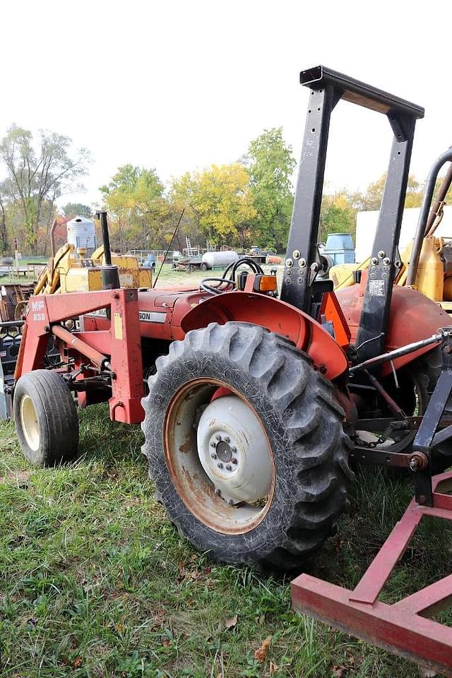 Image of Massey Ferguson 240 equipment image 4