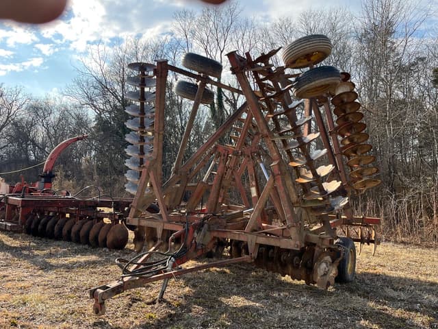 Image of Massey Ferguson 820 equipment image 3