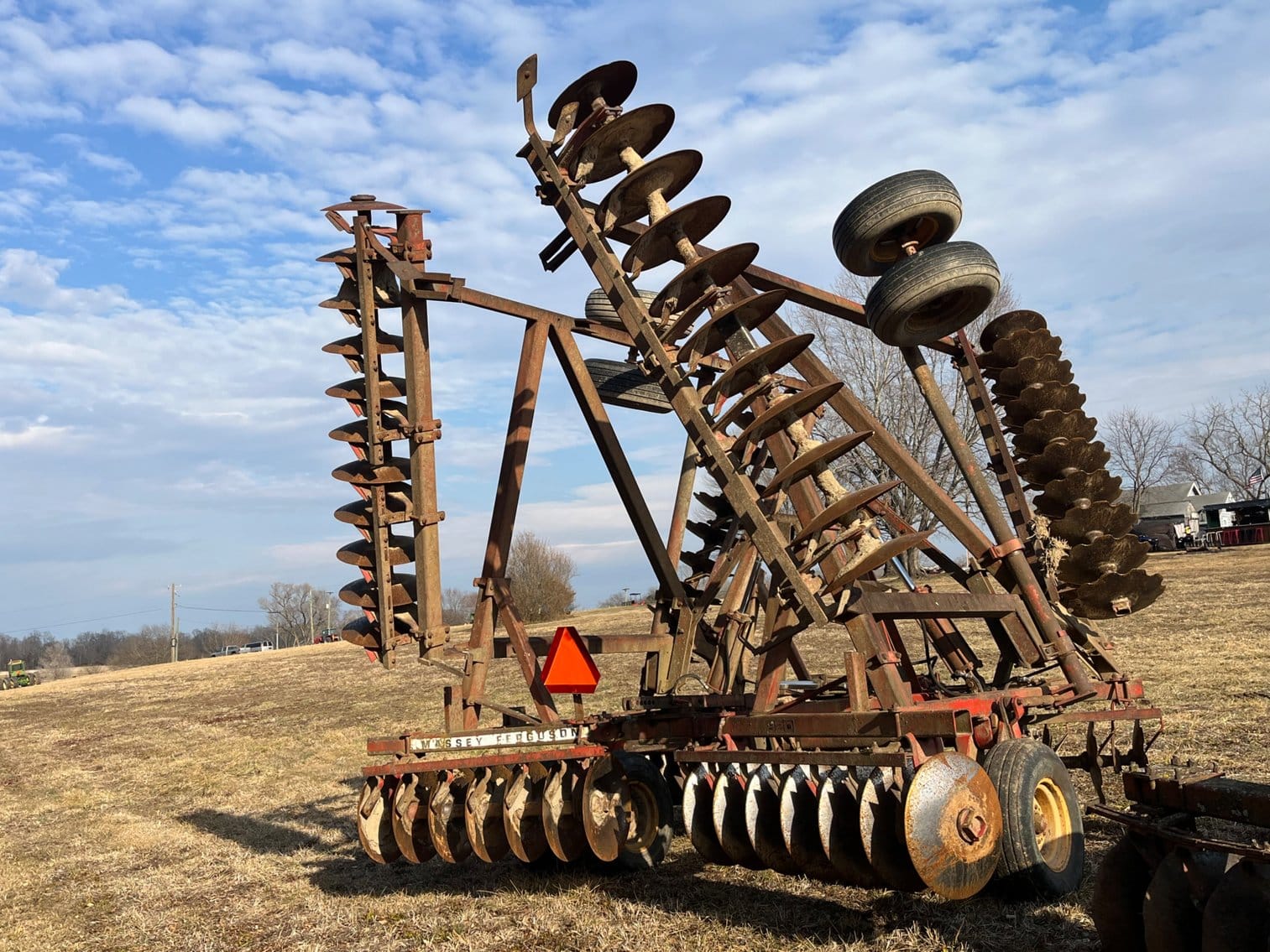 Massey Ferguson 820 Equipment Image0