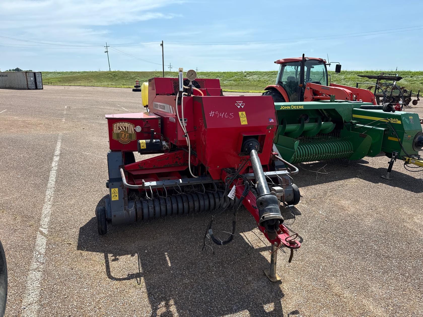 Massey Ferguson Hesston 1840 Equipment Image0