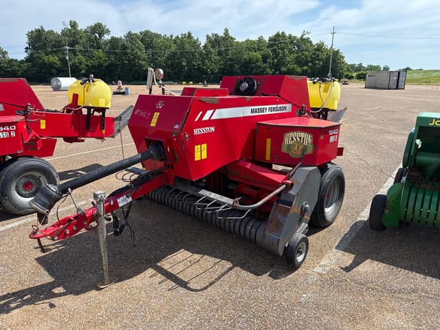 Image of Massey Ferguson Hesston 1840 equipment image 2