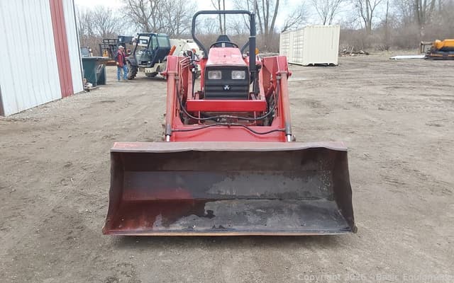 Image of Massey Ferguson 1045 equipment image 2