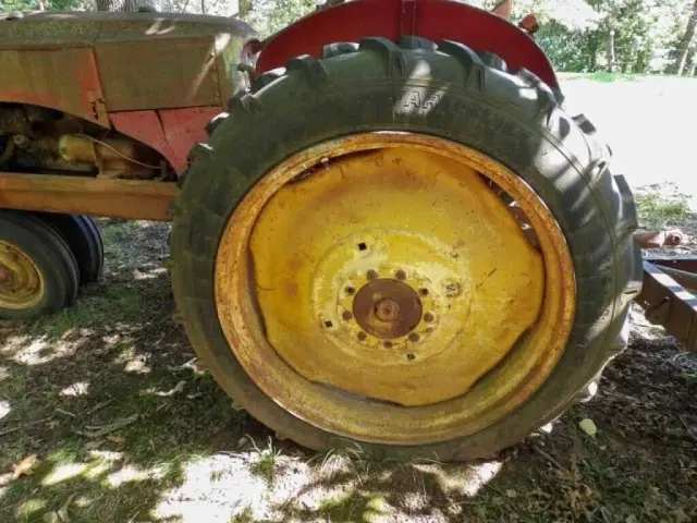 Image of Massey-Harris 101 Junior equipment image 3