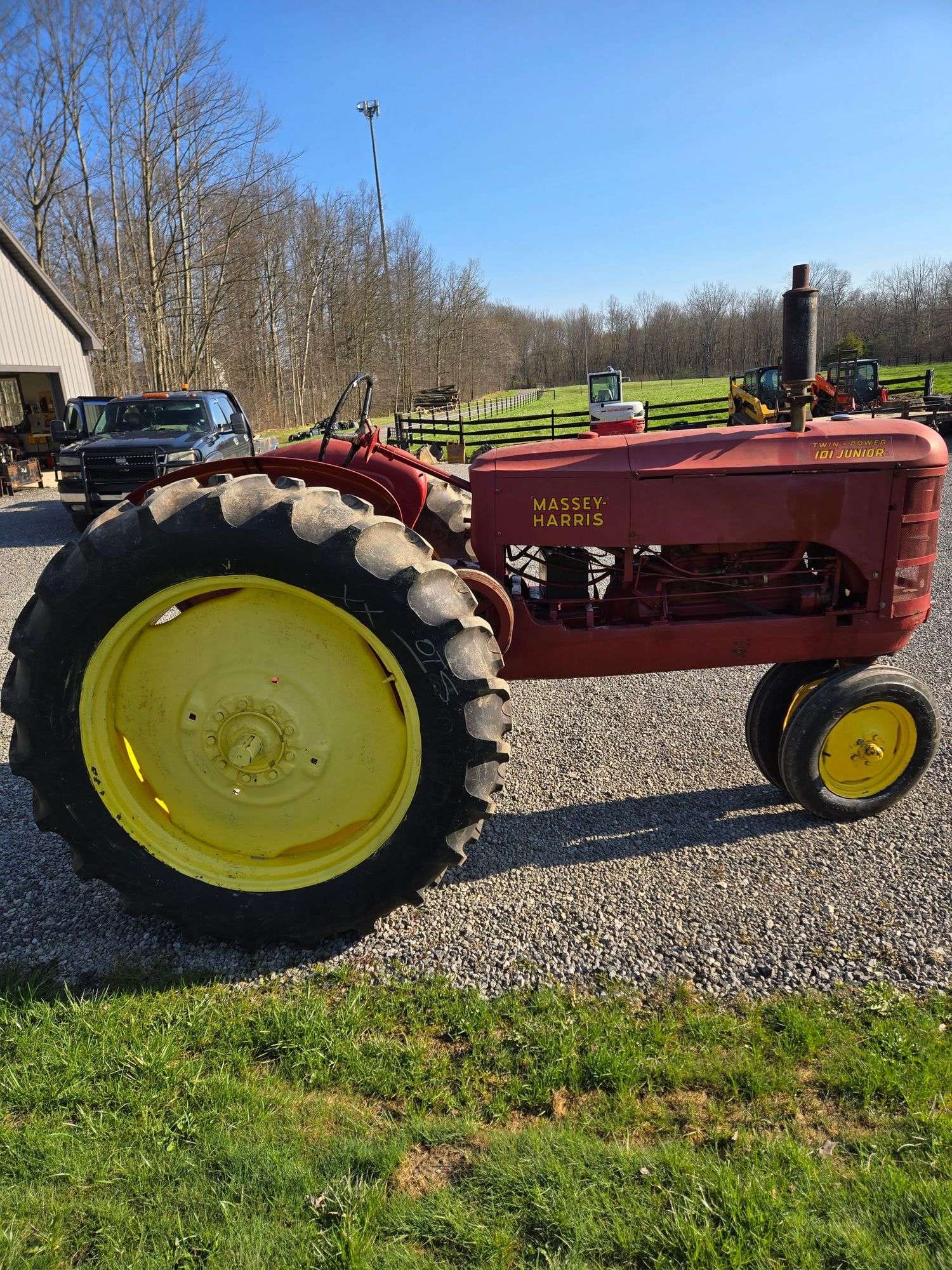 Massey-Harris 101 Junior Equipment Image0