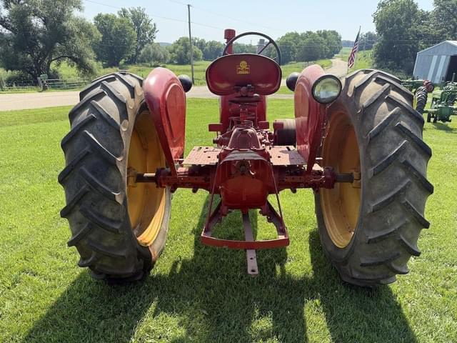 Image of Massey-Harris 101 equipment image 4