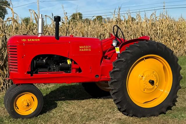 Image of Massey-Harris 101 equipment image 2