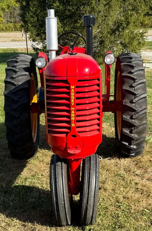 Image of Massey-Harris 101 equipment image 4