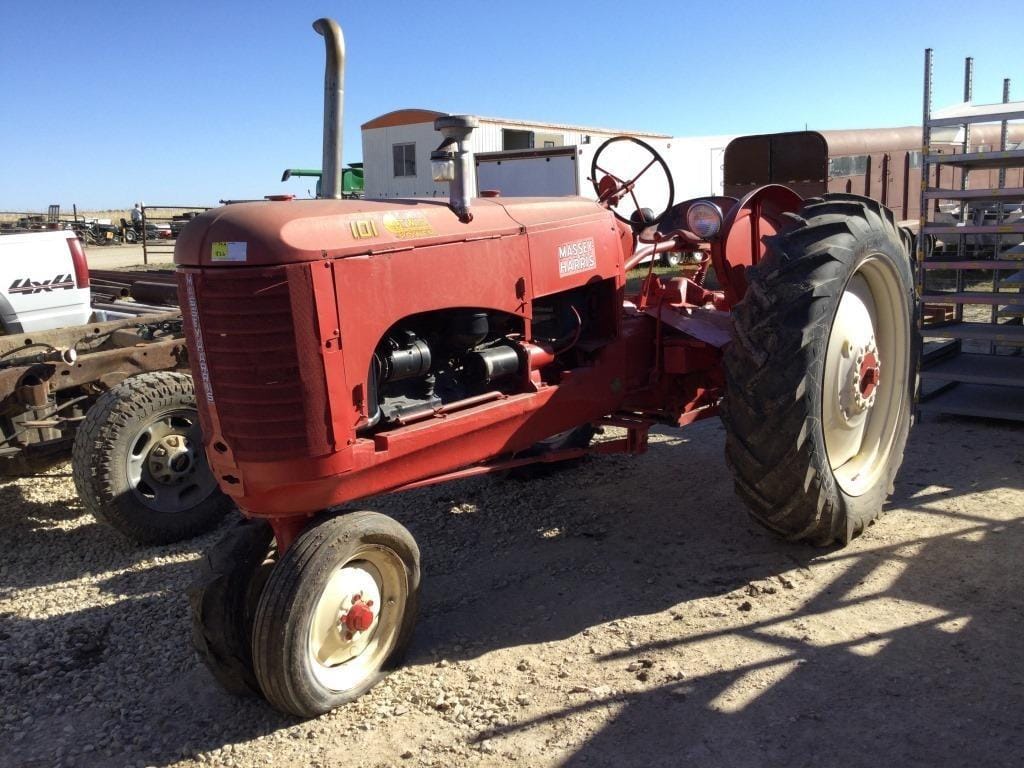Massey-Harris 101 Equipment Image0