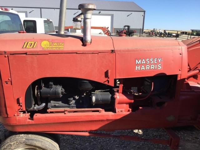 Image of Massey-Harris 101 equipment image 1